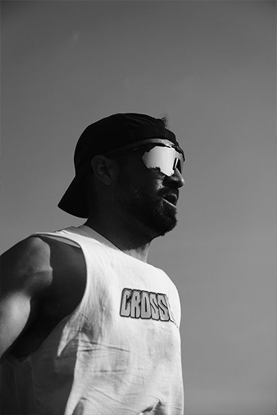 Retrato en blanco y negro de un atleta