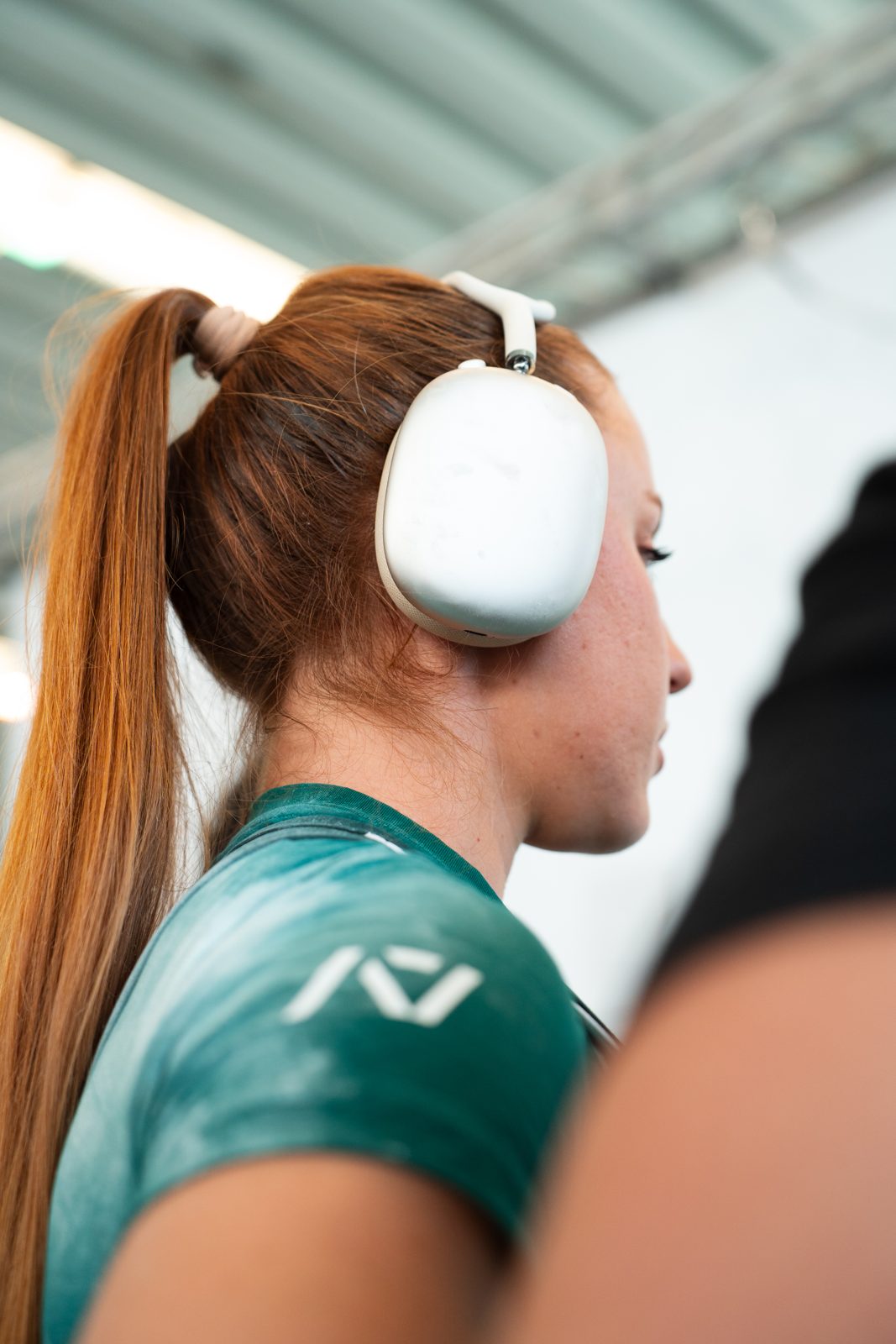 Atleta con cascos antes de competir